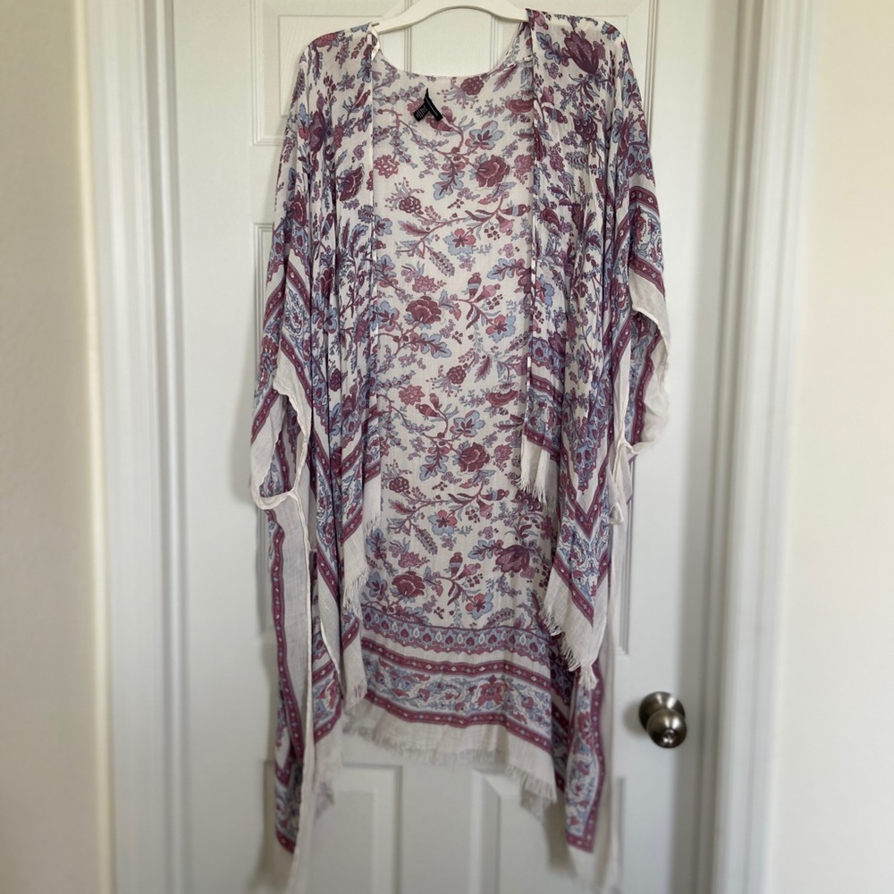 American Eagle floral kimono